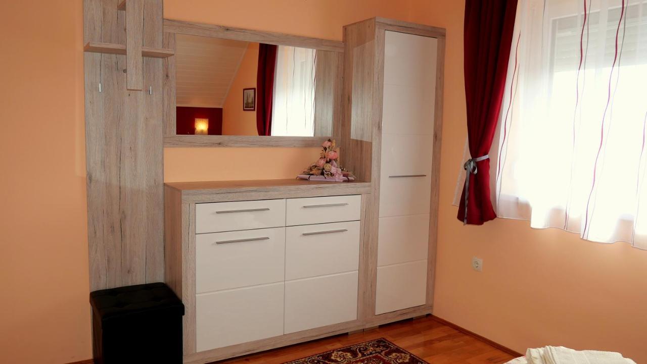 شقة Papp Apartmanhaz فونيارتْسفاشغ المظهر الخارجي الصورة